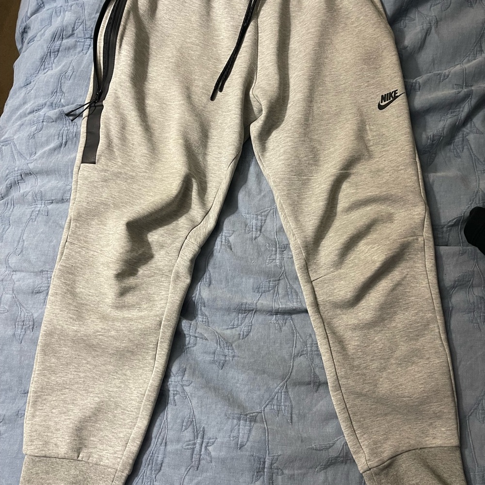 Men’s Nike Tech Fleece sweatpants